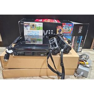 Nintendo Wii Console Bundle w Wii Sports‎ Game 2 Controllers
